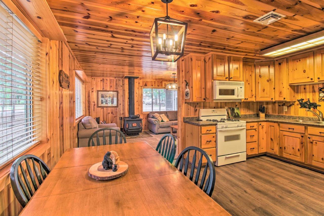 Pinetop Cabin Retreat With Fire Pit And Covered Deck Экстерьер фото