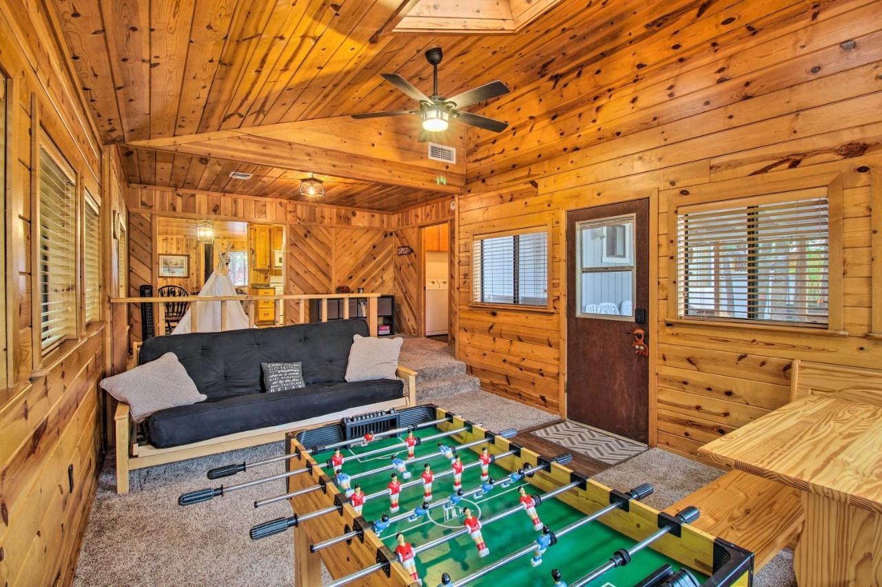 Pinetop Cabin Retreat With Fire Pit And Covered Deck Экстерьер фото