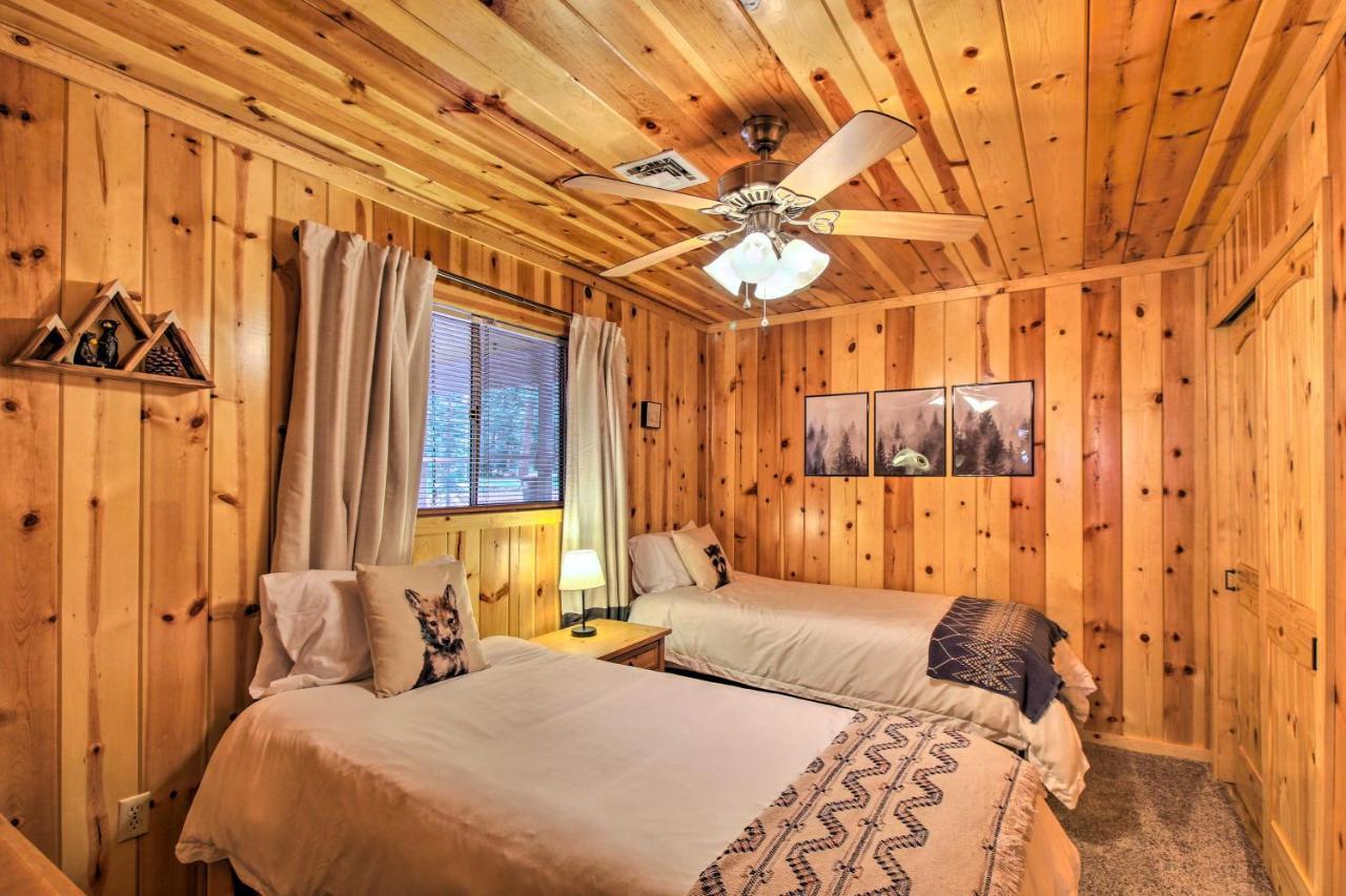 Pinetop Cabin Retreat With Fire Pit And Covered Deck Экстерьер фото