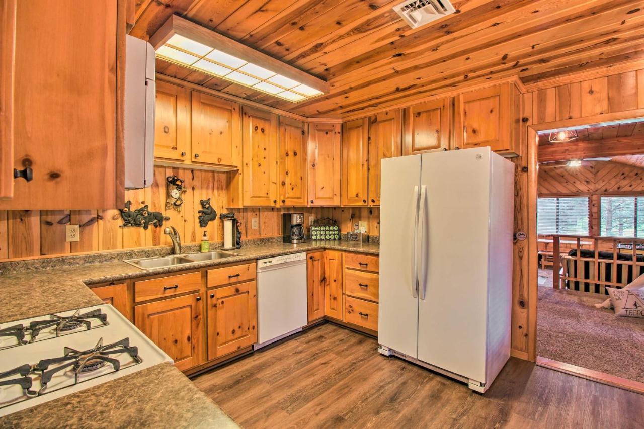 Pinetop Cabin Retreat With Fire Pit And Covered Deck Экстерьер фото